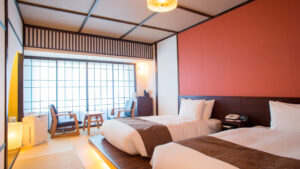 榻榻米风格客房内的双床