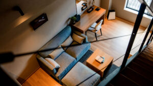 객실 내 소파, 커피 테이블, 책상