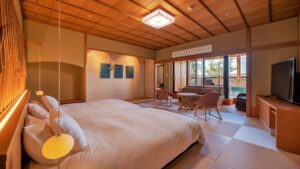 Camera con letto grande e area salotto