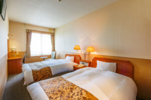 Dos camas individuales en una habitación