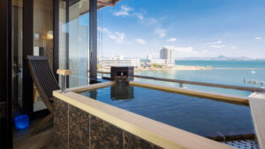 Bagno all'aperto privato con vista sul lago