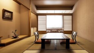 Camera in tatami con tavolo basso e cuscini da pavimento