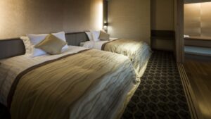 Dos camas individuales en una habitación