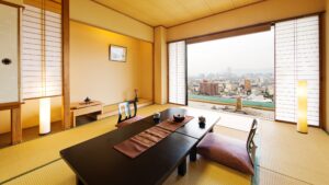 Chambre en tatami avec table basse et coussins de sol