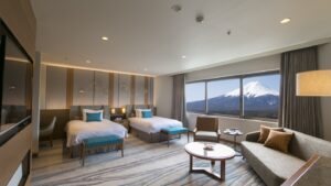 可欣赏富士山景观的双床和休息区