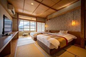 Due letti in una camera con tatami