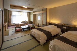 Camas individuales en una habitación de tatami