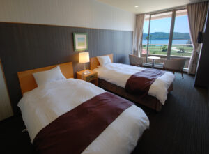 带窗景的客房双床