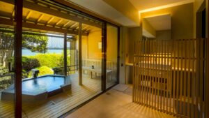 객실 옆 전용 노천탕