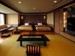 Due letti in una camera con tatami