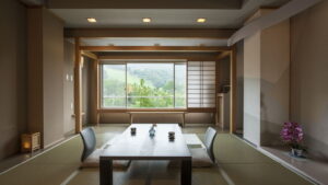 ローテーブルと座椅子のある畳の部屋