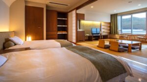 Zwillingsbetten in einem Tatami-Gästezimmer
