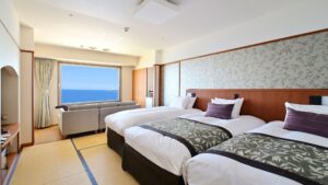 Zwillingsbetten in einem Tatami-Gästezimmer