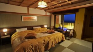Lits jumeaux dans une chambre d’hôtes en tatami