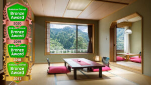 Chambre en tatami avec table basse et visuel de récompense