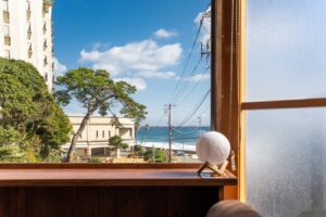 Meerblick vom Zimmerfenster aus