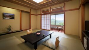 低いテーブルと座布団のある畳の部屋