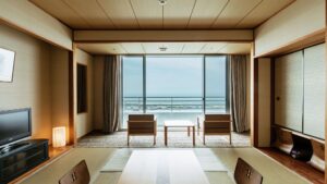 Chambre en tatami face au balcon avec vue sur l’océan
