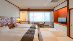 榻榻米风格客房内的两张床