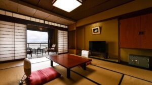 ローテーブルと座布団のある畳の部屋