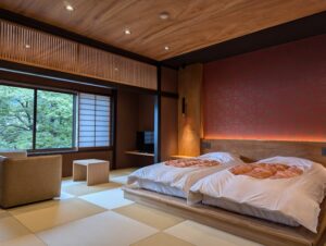 Letti singoli in una camera di ryokan con tatami