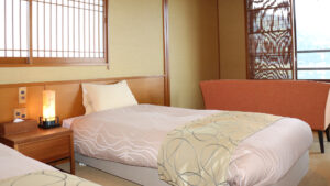 Camas individuales en una habitación de ryokan