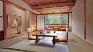 Chambre en tatami avec table basse et chaises de sol