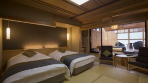 Zwillingsbetten in einem Tatami-Gästezimmer