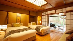 Dos camas en una habitación tradicional japonesa