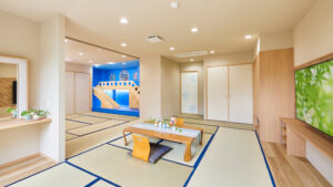 ローテーブルと座布団のある畳の部屋