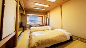 Einzelbetten in einem Tatami-Gästezimmer