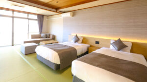 Camas individuales en una habitación de tatami