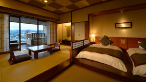 침대, 다다미 좌석, 발코니 전망이 있는 객실