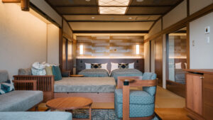 트윈 침대와 휴식 공간이 있는 일본식 객실