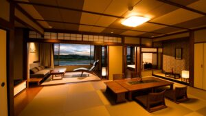 낮은 테이블과 라운지 공간이 있는 다다미 객실