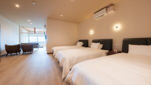 宽敞客房内的三张床