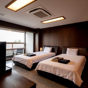 客房内的两张单人床