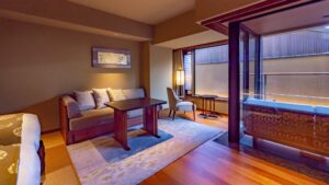 専用風呂のそばにある客室のくつろぎスペース