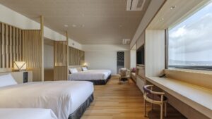 Letti singoli in una moderna camera di ryokan