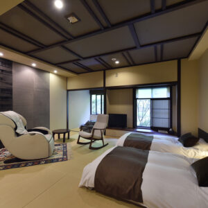 带双床和休息区的榻榻米客房