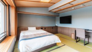 Zwei Einzelbetten in einem Tatami-Gästezimmer