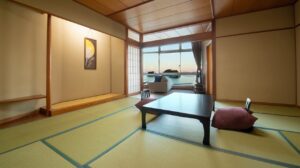 Camera in tatami con tavolo basso e cuscino da pavimento