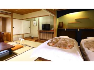 畳の客室にあるツインベッド