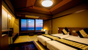 Lits jumeaux dans une chambre en tatami avec vue sur l’océan