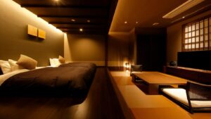 带矮床和榻榻米休息区的卧室