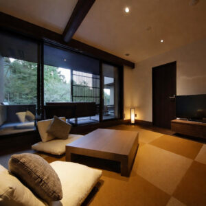 设有矮桌和坐垫的榻榻米休息区