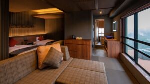 客房内的双床和沙发