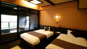 客房内的两张单人床