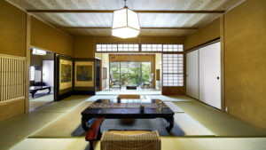 낮은 테이블과 좌식이 있는 다다미방