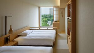 Twin-Betten in einem Gästezimmer im Tatami-Stil